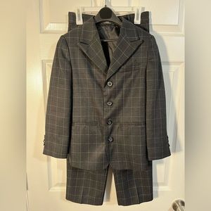 👔Like New (Excellent Condition) Little boys pinstriped suit.